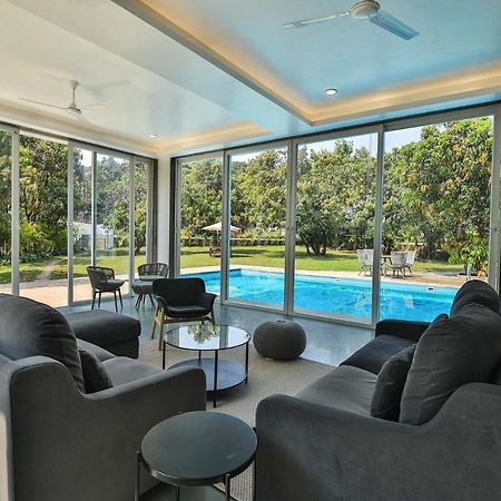 Twilight Grove By Stayvista - Pool- View Villa With Manicured Lawn, Contemporary Interiors & Home Theatre 卡尔贾特 外观 照片