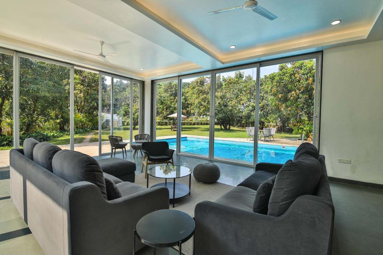 Twilight Grove By Stayvista - Pool- View Villa With Manicured Lawn, Contemporary Interiors & Home Theatre 卡尔贾特 外观 照片