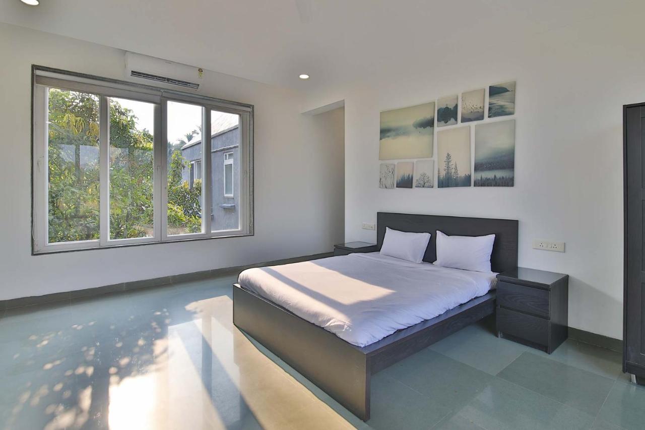 Twilight Grove By Stayvista - Pool- View Villa With Manicured Lawn, Contemporary Interiors & Home Theatre 卡尔贾特 外观 照片