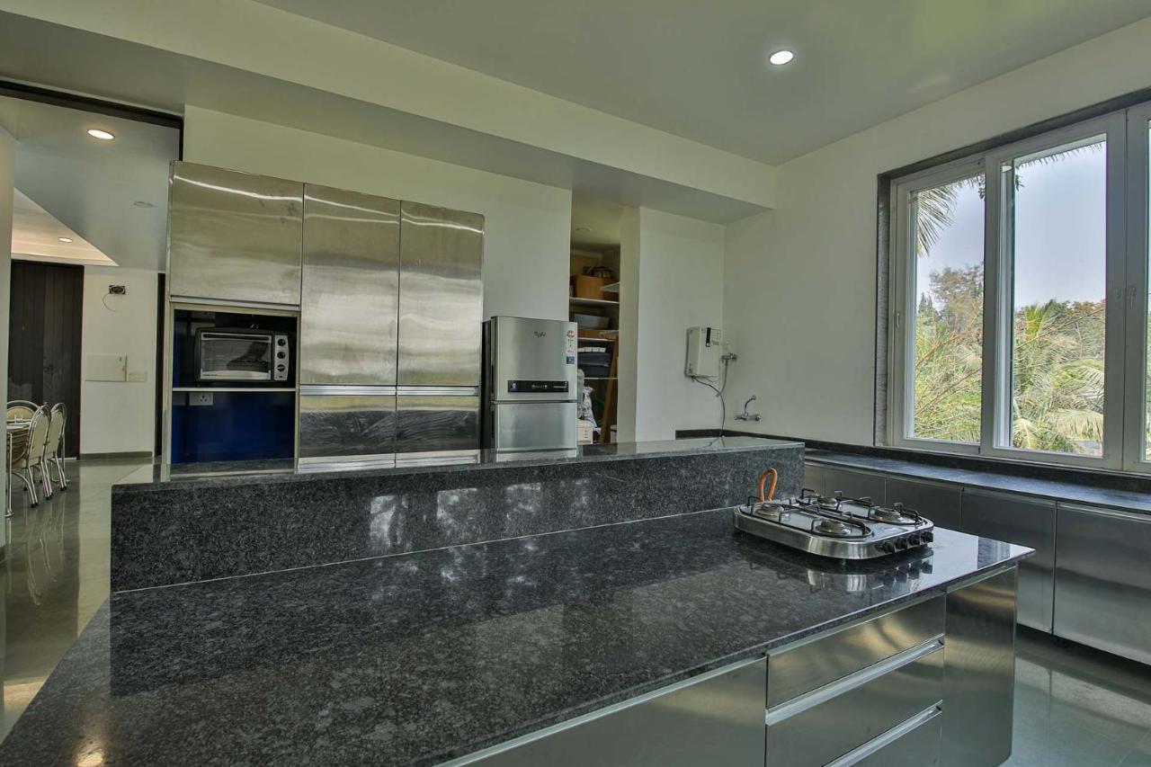 Twilight Grove By Stayvista - Pool- View Villa With Manicured Lawn, Contemporary Interiors & Home Theatre 卡尔贾特 外观 照片