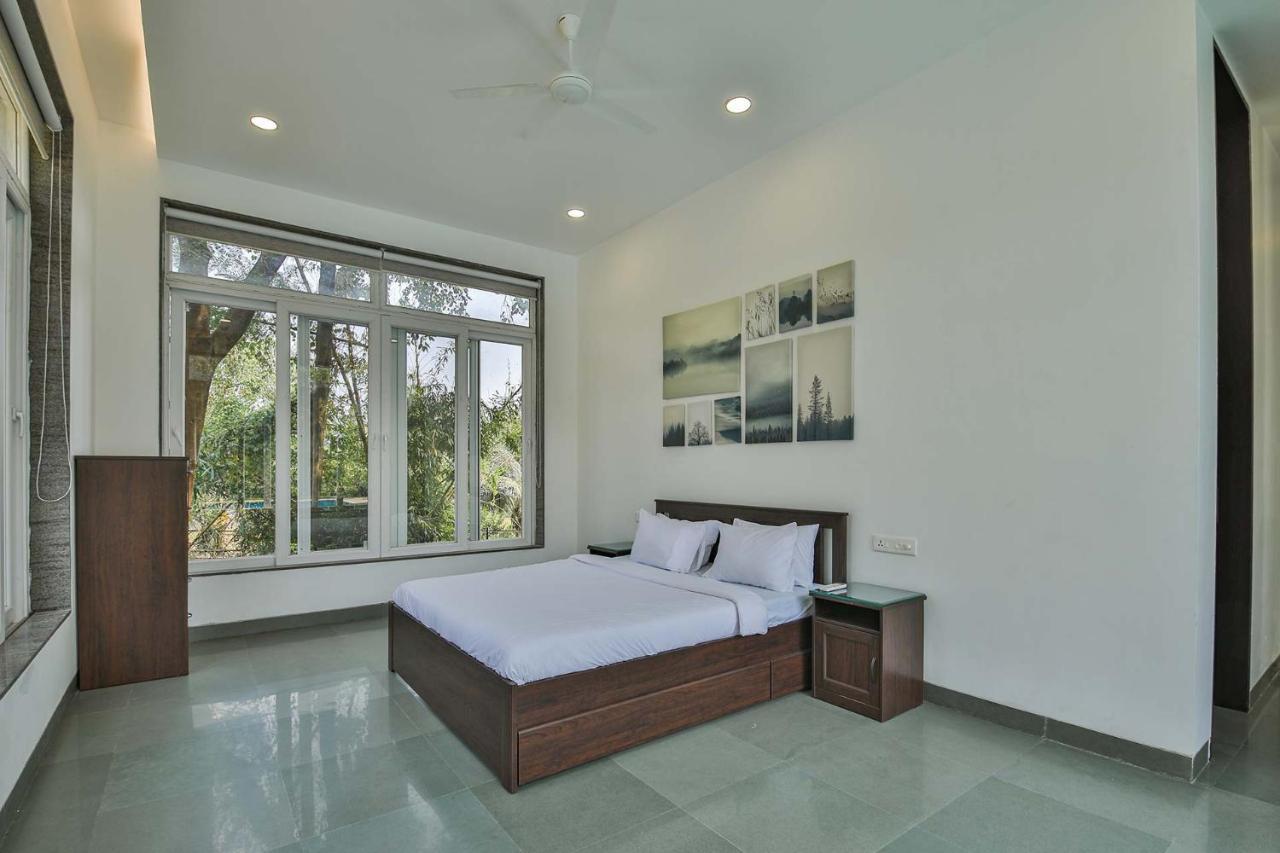Twilight Grove By Stayvista - Pool- View Villa With Manicured Lawn, Contemporary Interiors & Home Theatre 卡尔贾特 外观 照片