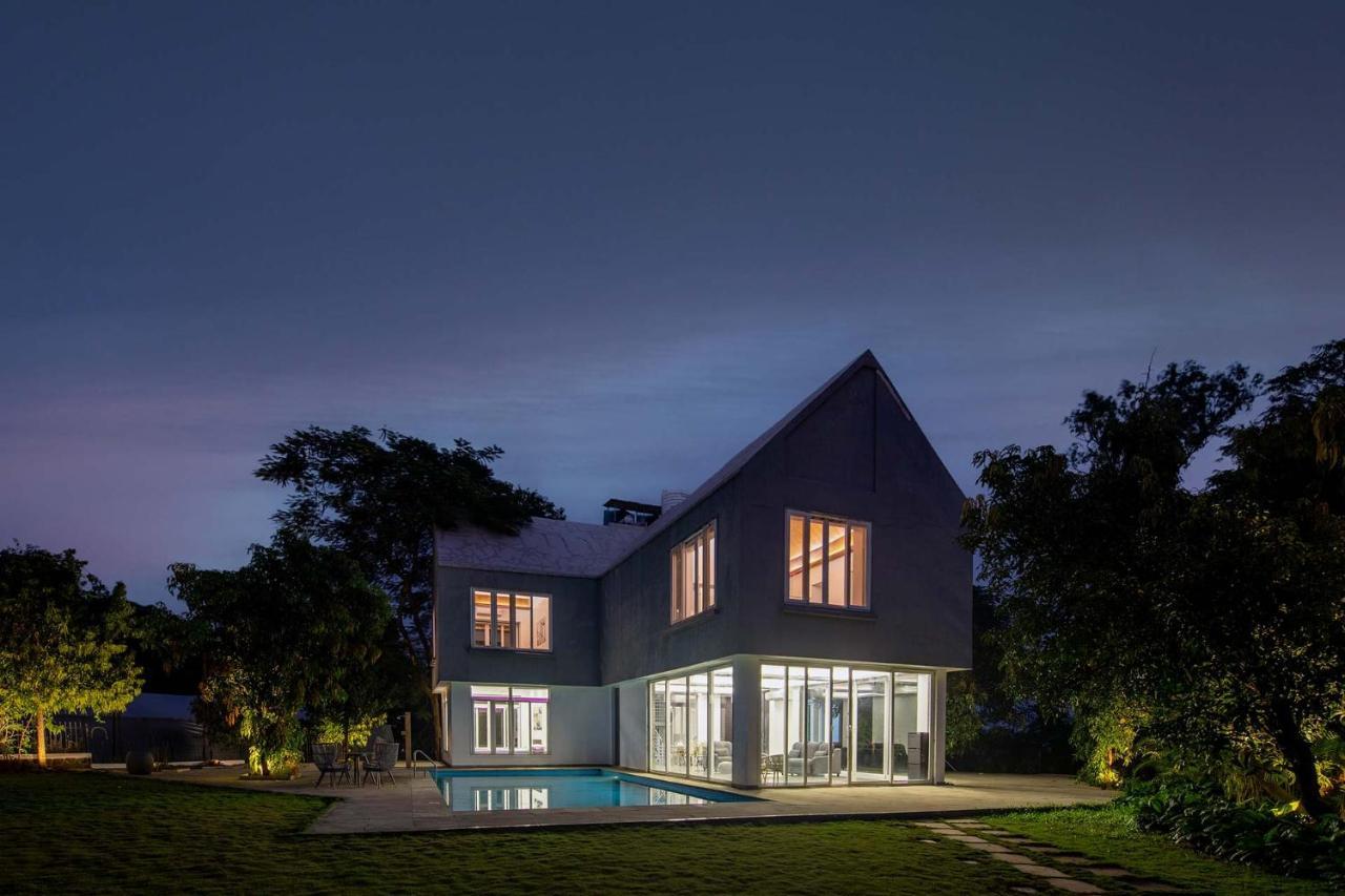 Twilight Grove By Stayvista - Pool- View Villa With Manicured Lawn, Contemporary Interiors & Home Theatre 卡尔贾特 外观 照片