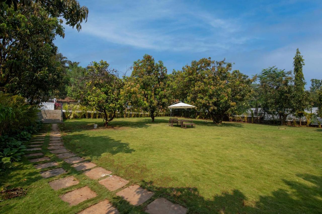 Twilight Grove By Stayvista - Pool- View Villa With Manicured Lawn, Contemporary Interiors & Home Theatre 卡尔贾特 外观 照片