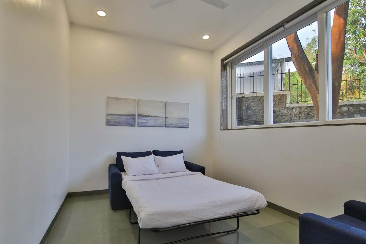Twilight Grove By Stayvista - Pool- View Villa With Manicured Lawn, Contemporary Interiors & Home Theatre 卡尔贾特 外观 照片