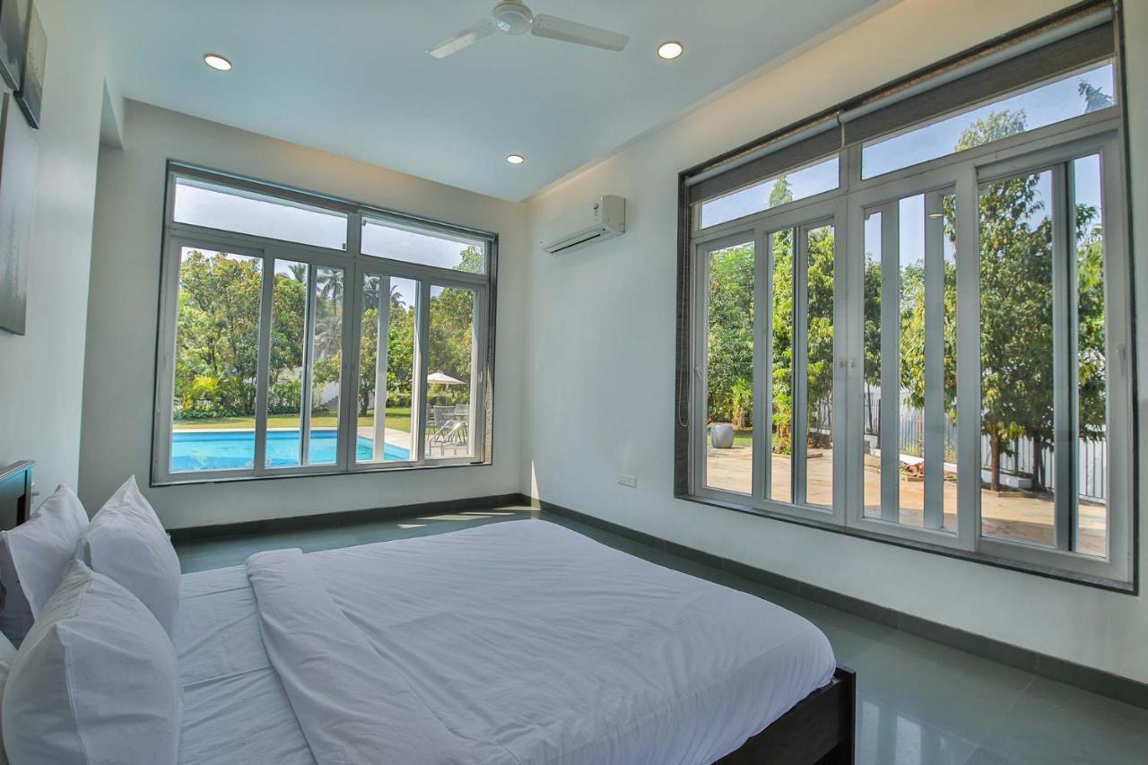 Twilight Grove By Stayvista - Pool- View Villa With Manicured Lawn, Contemporary Interiors & Home Theatre 卡尔贾特 外观 照片